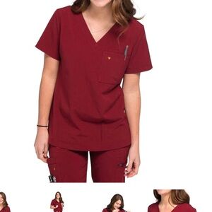 Poppy scrub top size Medium. Maroon.